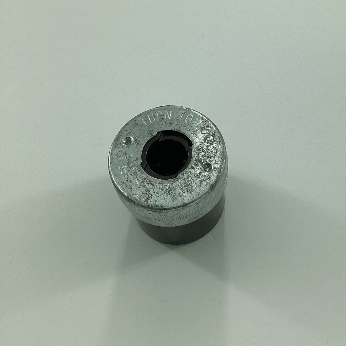895 TWIST CONNECTOR