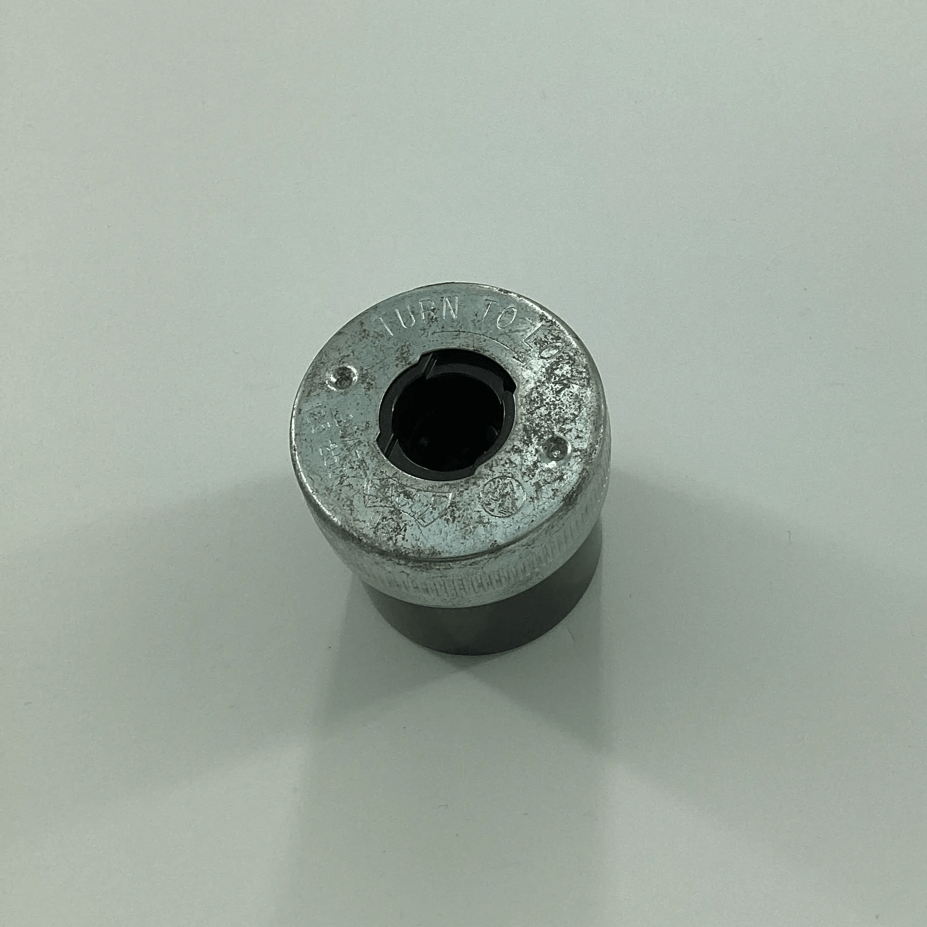 895 TWIST CONNECTOR