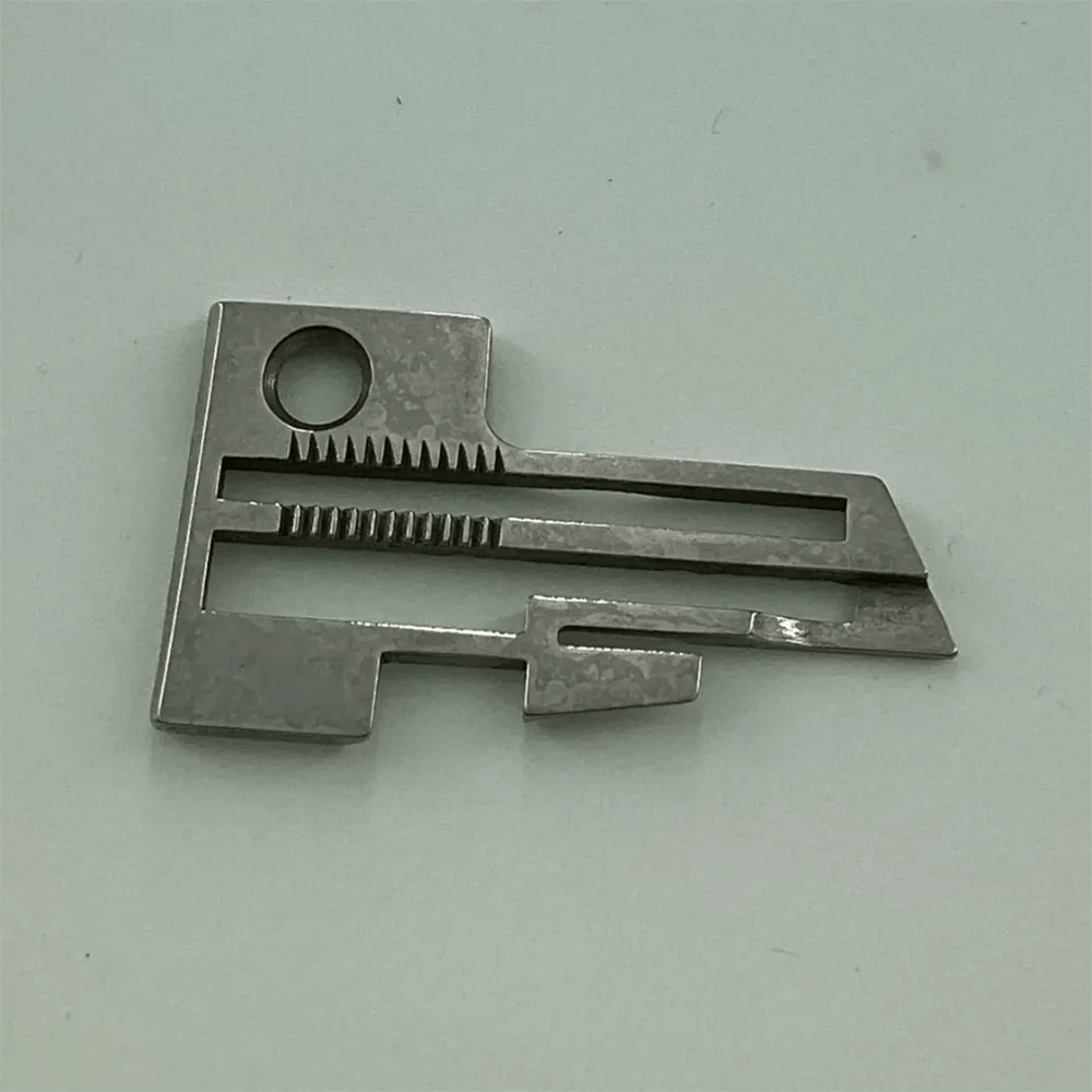 32673 NEEDLE PLATE WIDE TONGUE