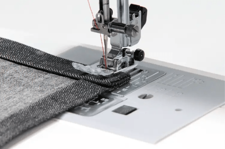 Juki HZL-LB5020  with close-up of easy to start sewing overseams