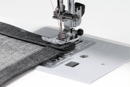 Juki HZL-LB5020  with close-up of easy to start sewing overseams