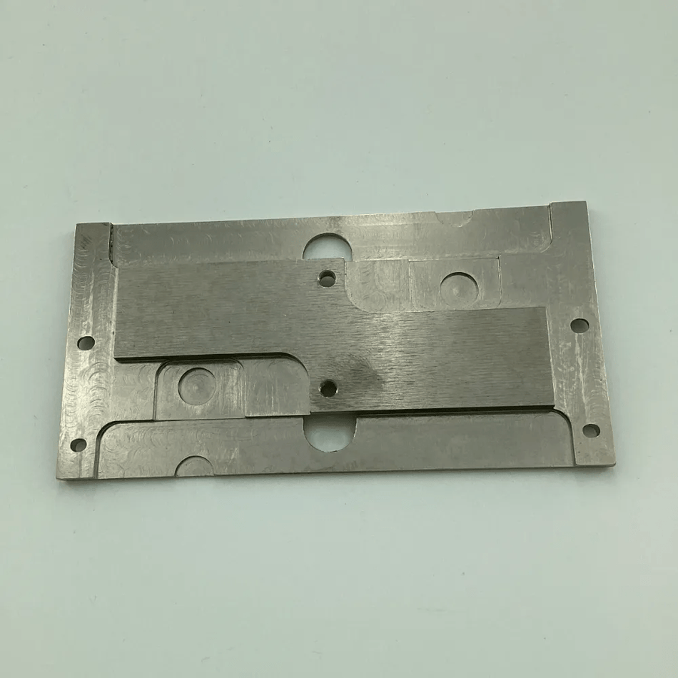 31900-168 THROAT PLATE